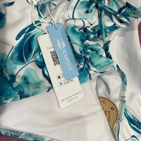 Cupshe bathing suit bottom. High waist. Size M. NWT. Tie detail on front. - Picture 2 of 6